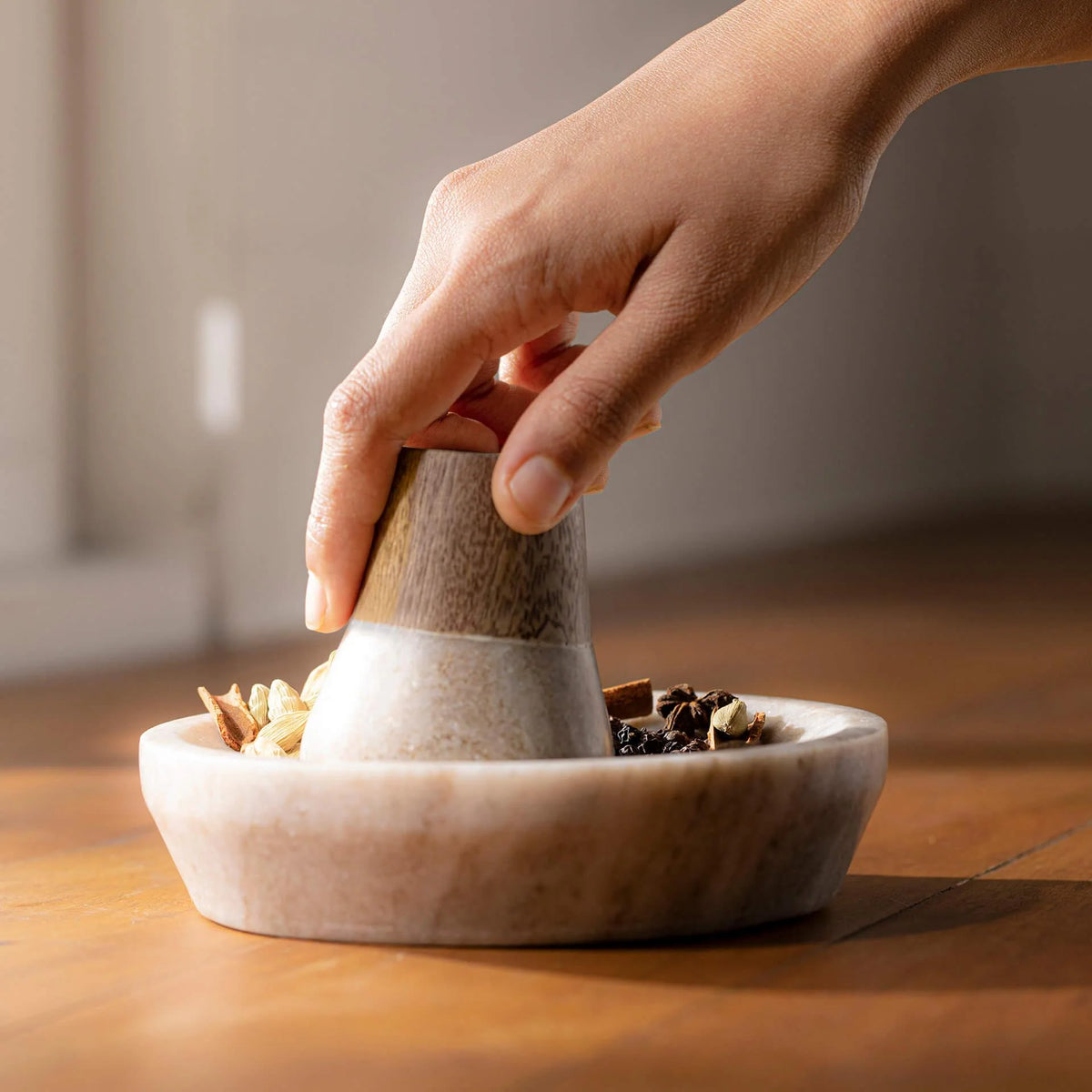 Swirl & Grind Marble Mortar & Pestle